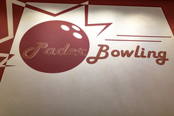 Pader Bowlingcenter - das Log wurde mit Pandomo Wall Spachtelmasse gespachtelt, der Hintergrund wurde mit Oikos Lasur gespachtelt